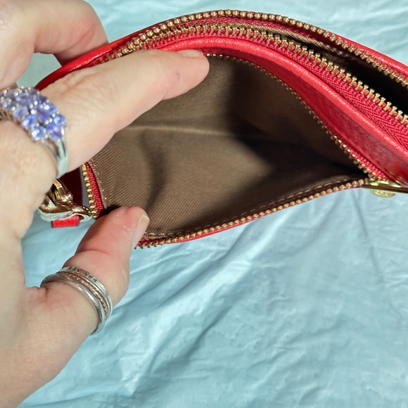 Fossil, Red Leather Woman’s Wristlet Wallet. - Picture 5 of 10